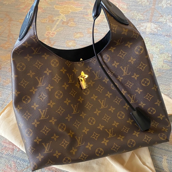 Louis Vuitton Flower Hobo Noir - Picture 13 of 15